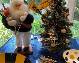 Mizzou Lot
Santa, Tree, Ornament, 2 Ceramic Platters & Bowl $40.00 For All