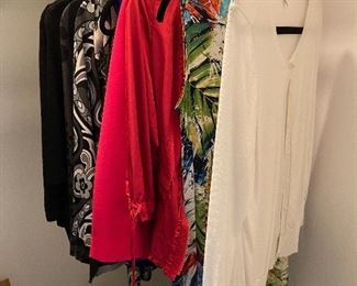 Ladies Size 6/8 Medium Clothing Lot
Joseph Ribkoff, Ann Taylor, Halogen, White House Black Market
All For $100