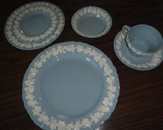 Beautiful Wedgewood  Queensware Etruria china -  service for 6 with many additional serving pieces - mint condition 