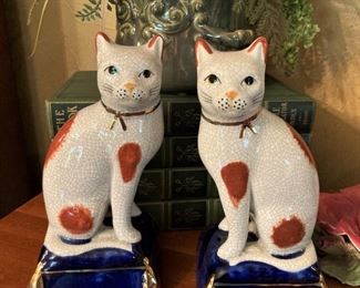 Pair of Staffordshire-like cats
