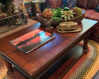 The top of this coffee table lifts to make a table.