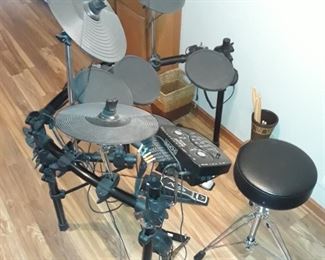 Simmons electric drum set with simmons amplifier