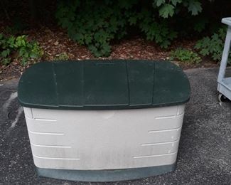 Outdoor storage containers