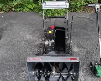 Large snow thrower