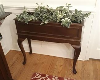 Planter box with liner