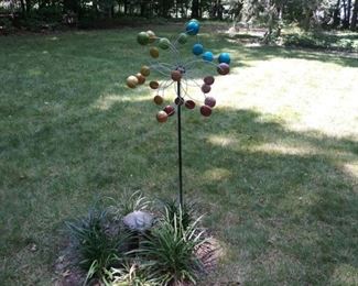 Whirling yard decor