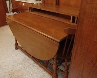 Large Gate Legged table with 2 leaves and chairs