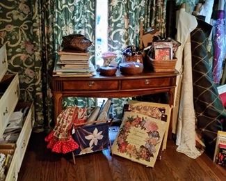 Kathy Ireland sofa table 