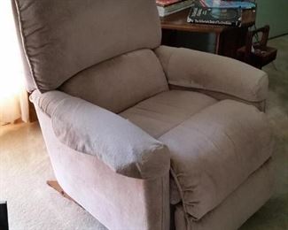 Lift chair/recliner