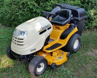 Cub Cadet LT1042 mower with 19hp Kohler engine has 42 inch cut