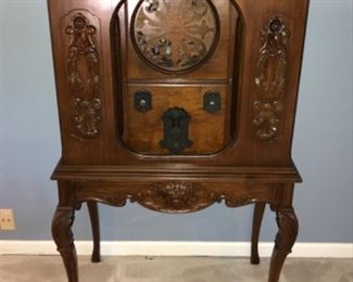 Bedroom #2: Here is the radio cabinet with the two sliding doors now open.  (Note:  there is no radio in the cabinet; and there is no back on the cabinet.)  It would make a nice beverage bar!