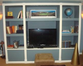  Lower Level: Don’t forget the PHILLIPS 46 inch flat screen TV. Surrounding the TV you will find Notre Dame yearbooks, a world globe, a panoramic view of Notre Dame Stadium, as well as an assortment of other reading materials.