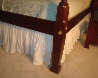 Dining Room:   Now you can see the detail of the lower part of one of the posts where the side rails meet.