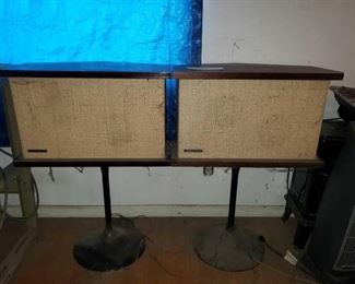 1020
2 Bose 901-II Stand Speakers
Both Measure Approx: 20.5" x 13" x 30"
