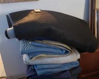 1026
Approx 15 Moving Blankets
Approx 15 Moving Blankets