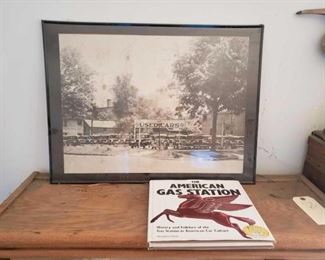 1034
Framed Print And The American Gas Station Book
Framed Print And The American Gas Station Book. Art Measures Approx: 24" x 18"