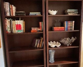 Set of 3 wooden bookcases with books