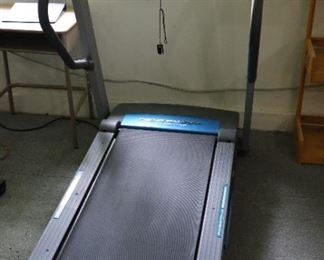 Fully functioning incline treadmill 