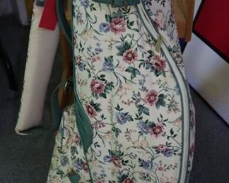 Callaway women's golf bag, leather and fabric with floral pattern, with rain hood and clubs. 