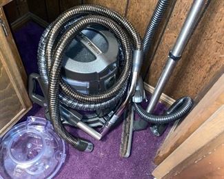 Like new Rainbow vacuum cleaner. It doesn’t even look like she ever used it! Save some money and buy this unit. It really is a great vacuum.