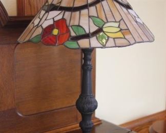 Tiffany style table lamp.