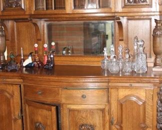 Large bar with decanters and Avan after shave bottles.