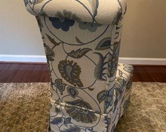 Details - back of slipper chair