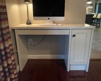 $200 Small cream colored wood desk, fit for small  space 48” l x 16” w x 30” h