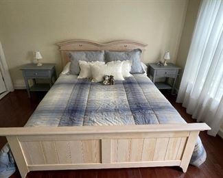 $800 Italian Farmhouse Cottage style, wood cream colored bed with mattress - Made in Italy 72” l x 82” w x 42” h 