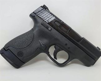 #420 • Smith & Wesson M&P 9 Shield 9mm Semi-Auto Pistol - CA OK
SERIAL NO JHE4075 BARREL LENTH 3" California Transfer Available. Ca and out of state shipping available to your local FFL. Buyer is responsible for checking local laws before bidding.