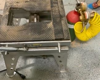 Motorsports scissor stand table for motorcycles