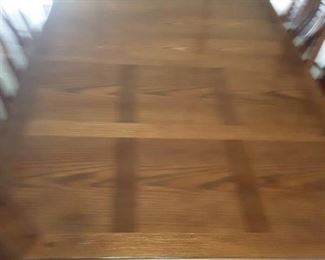 DIXIE Furniture Co. Dining Room Table with 8 Chairs 2 of which are Captain Chairs