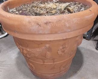 Clay Pot 16 in Diameter
