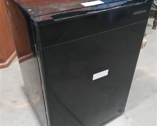 Insignia Mini Fridge 27 x 19 x 18 in
