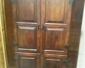 Television Armoire 68 x 53 x 23