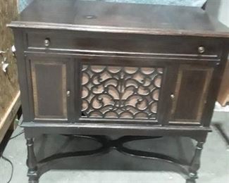 Antique EDISON Phonograph Console with 35 Records