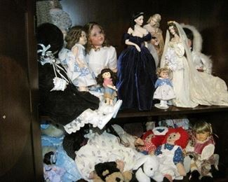Hundreds of Collectible Dolls. 