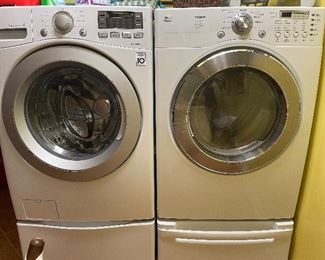 Washer /Dryer-  like new with base 