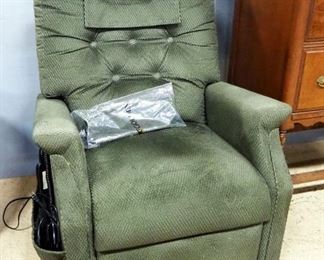 Golden Technologies Electric Recliner, With Cord And Wired Remote, Powers On
