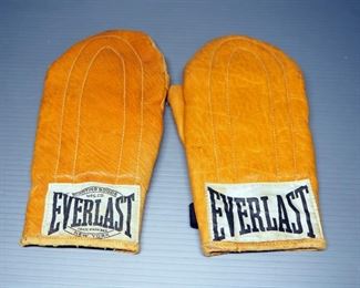 Vintage Everlast Speed Bag Boxing Gloves