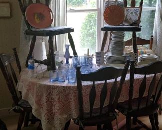 Dining room table and 6 chairs 