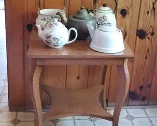 Porcelain and enamel tea pots 