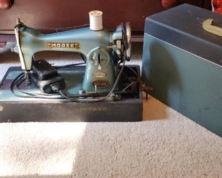 Vintage Morse 200 Deluxe Sewing Machine