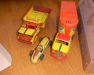 LUMAR / race car / Marx