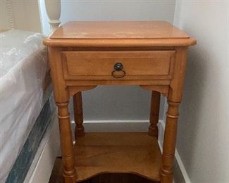 Kling maple nightstand