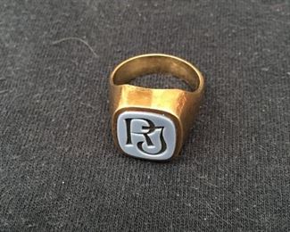 14k  gold men's ring with initials 14.g