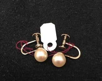 14k Wadmi pearl earrings 