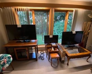 Flat screen smart TV's, tv stand, nesting tables, coffee table