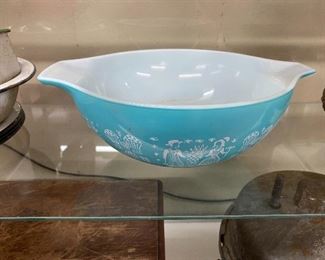 Vintage Pyrex Bowl (Amish Butterprint)