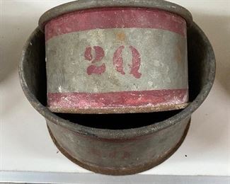 Early Galvanized Measures (2 and 4 Quart)